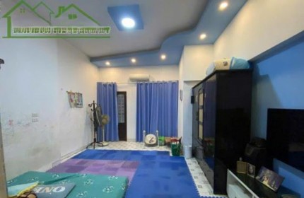 Cho thuê nhà Ở NHÓM 8 NGƯỜI, HỘ GĐ ngõ Lò Đúc- Hai Bà Trưng DT 45m-3 tầng-Giá 10 tr